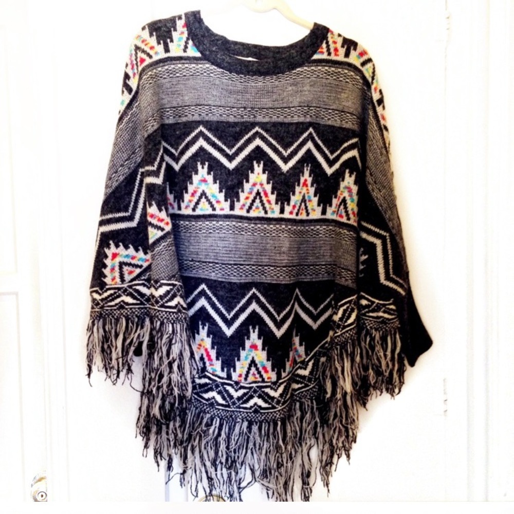 NWOT  Cape with sleeves by AMIA one size